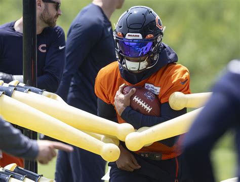 Photos Chicago Bears Return To Halas Hall For Otas Chicago Tribune