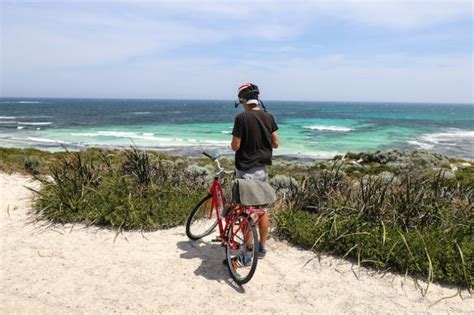 Australia Rottnest Island - Meet the smiley quokkas - TheJumpingSheep