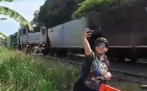 Muere Otra Mujer Que Intentaba Tomarse Selfie Cerca Del Paso Del Tren