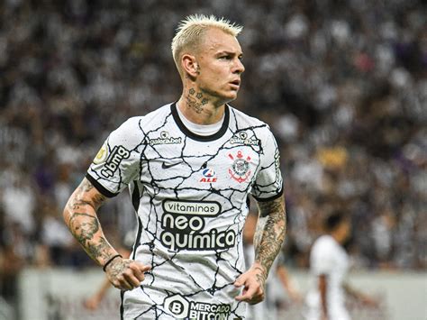 O Corinthians está escalado para o duelo contra o Red Bull Bragantino