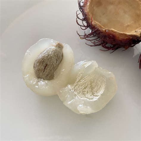 how to eat rambutan 3