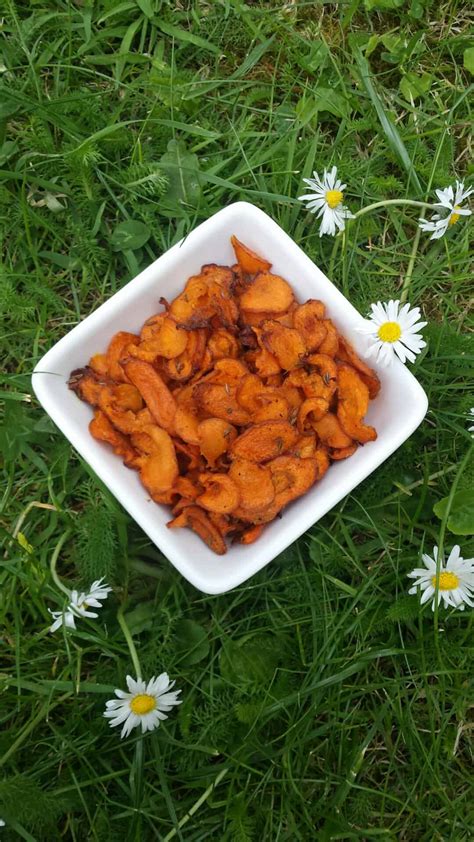 Healthy carrot crisps recipe | Hedi Hearts Clean Eating