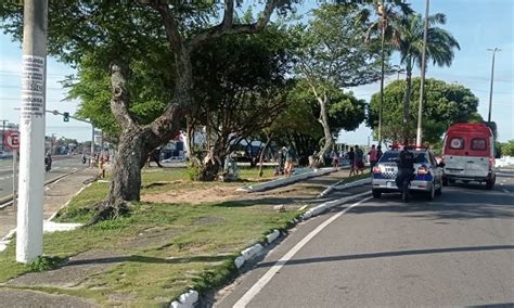 Motociclista morre ao colidir árvore em Aracaju Destaque Noticias