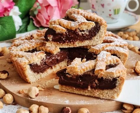 CROSTATA STRAGOLOSA CON FROLLA ALLE NOCCIOLE E CREMA AL CIOCCOLATO