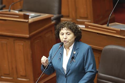 Susel Paredes Le Reclaman A Congresista Y Le Dicen Que Es Tan