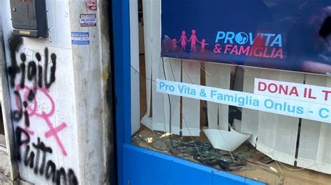 Assalto Alla Sede Di Pro Vita In A Volto Coperto Abbiamo Trovato