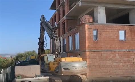 Bloc De Locuin E Demolat Dup Ce A Fost Construit Ilegal N Cluj Mai