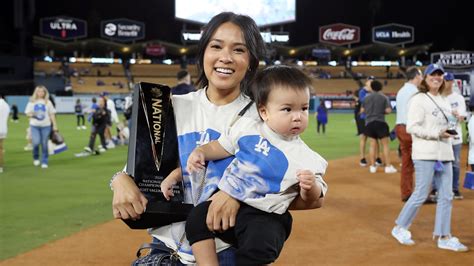 Tommy Edman's wife Kristen's 1-word reaction to Dodgers World Series Game 1 win