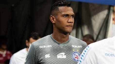 Adriel Recebe Apoio Dos Jogadores Do Bahia Ap S Ser Vaiado Na Fonte Nova