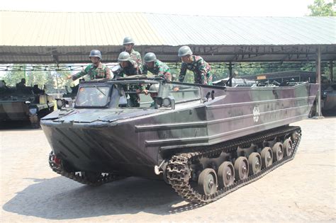 Prajurit Yon Kapa 1 Marinir Latihan Naik Turun Opleiger Ranpur Kapa K 61