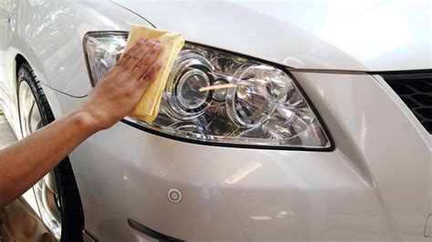 Cómo pulir correctamente los faros de tu coche y no morir en el intento