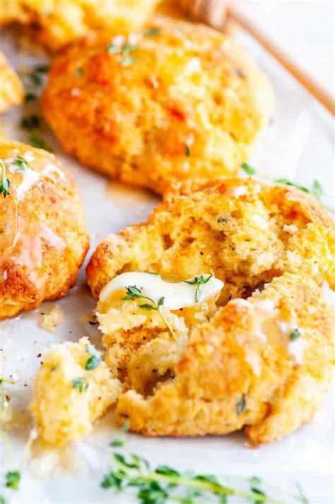 Cheddar Garlic Cornbread Biscuits Aberdeen S Kitchen