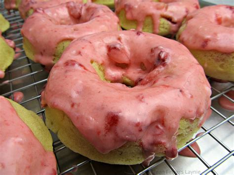 Baked Strawberry Donuts With Strawberry Glaze Clean Fingers Laynie