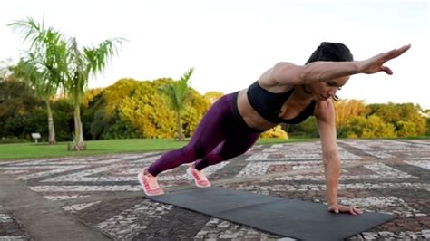 5 Exercícios Para Eliminar As Gordurinhas Das Costas Confira O Passo A