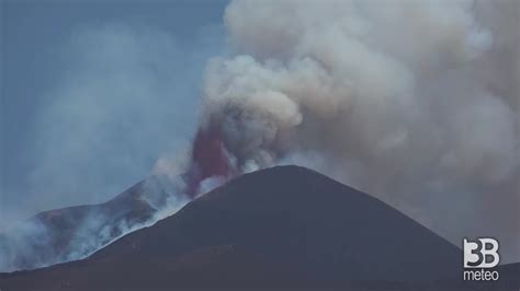 Cronaca Diretta Eruzione Etna Fontane Di Lava Nube Eruttiva A 5500