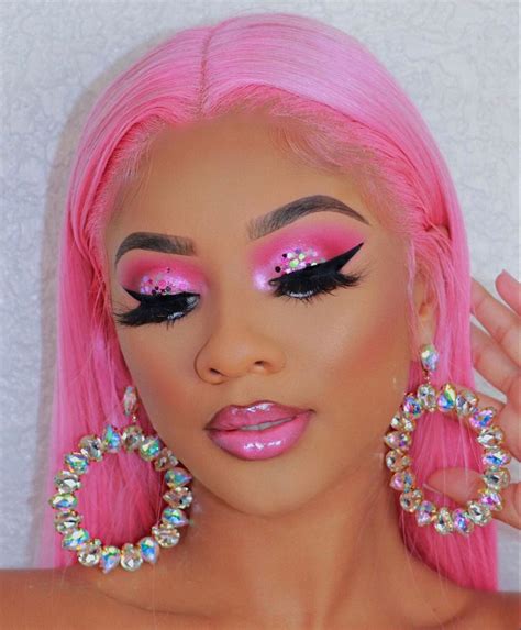 Pin By Laura On Maquillaje Pink Glitter Makeup Barbie Makeup Pink Makeup