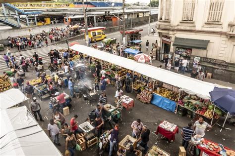 Mercado De Rua Ao Lado Do Terminal De Nibus De Parque Dom Pedro Ii Na