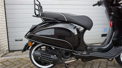 Vespa Primavera Special Euro 5 Black Edition Den Haag Wassenaar