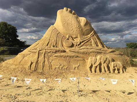 15 Amazing Sand Sculptures That Will Blow Your Mind - Small Joys