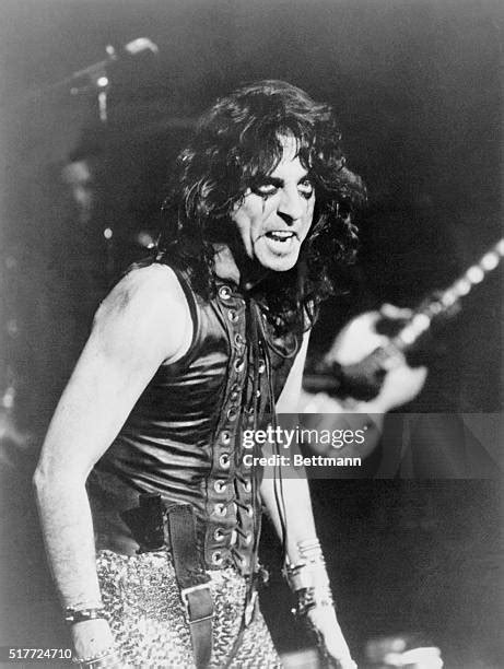 177 Alice Cooper 1972 Photos And High Res Pictures Getty Images