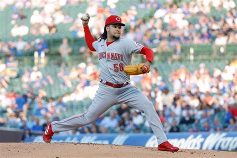 While pitching through trade rumors, Luis Castillo leads the Reds to a ...