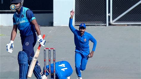 Hazare Trophy Karnataka Jandk Advance To Quarter Finals Rediff Cricket