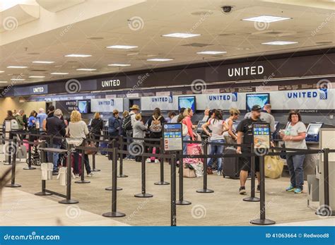 United Airlines Ticketing Editorial Stock Image Image Of Travelers