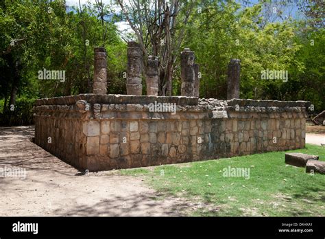 Las Tumbas Platform Chichen Itza Banque De Photographies Et Dimages