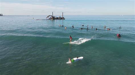 Waikiki Surfing At Canoes And Queens April 14 2021 Morning Youtube