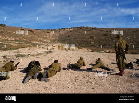 israeli soldiers training Stock Photo - Alamy