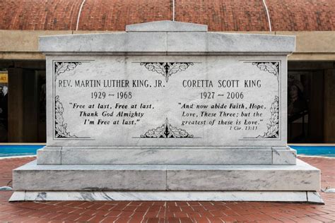 Grave Site of Martin Luther King, Jr. and Coretta Scott King Editorial ...