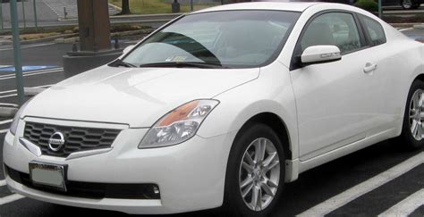 Nissan Altima Coupe Photos and Specs. Photo: Nissan Altima Coupe used ...