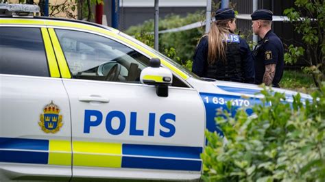 Död Person Påträffad I Skogsområde Polisen Utreder Mord