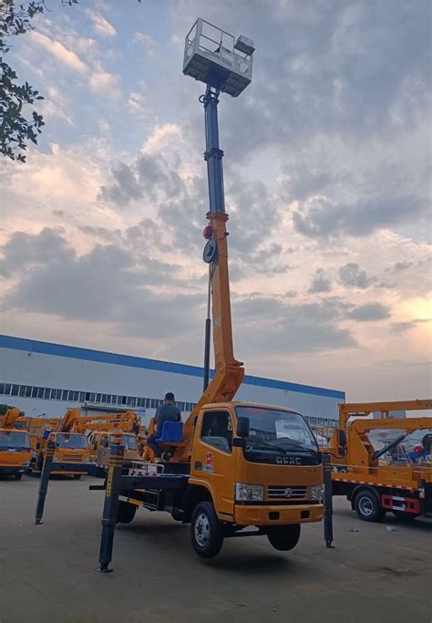Factory direct sale price 14m dongfeng telescopic bucket truck for sale