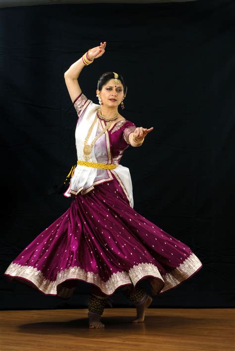 kathak - Google Search | Bharatanatyam costume, Kathak dance, Kathak ...