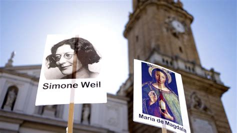 La revuelta de las católicas feministas llega a la Seo de Zaragoza