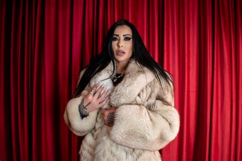 Mistress Kennya Caught In The Act Wanker S Punishment VR Porn Video VRPorn