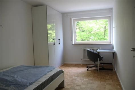 Sch Nes Helle Zimmer Mit Parkett Und M Beln Wohngemeinschaft M Nchen