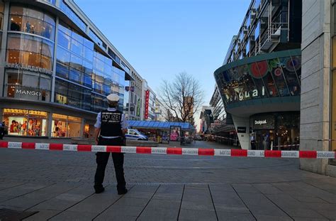 Verd Chtiger Gegenstand Polizei Sperrt K Nigstra E