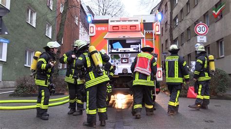 Feuerwehreinsatz Brand In Wohnhaus 18 Personen Gerettet Eine