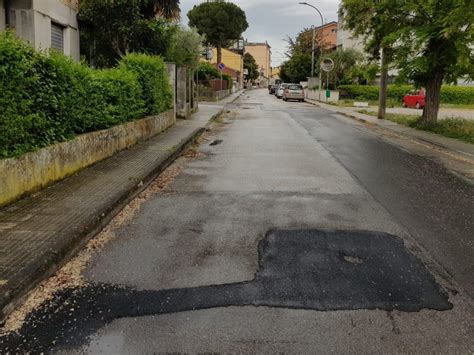 Falconara Al Via I Lavori Di Asfaltatura In Via Xxv Aprile Qdm Notizie