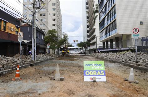 Ruas são bloqueadas no centro de Curitiba para obras