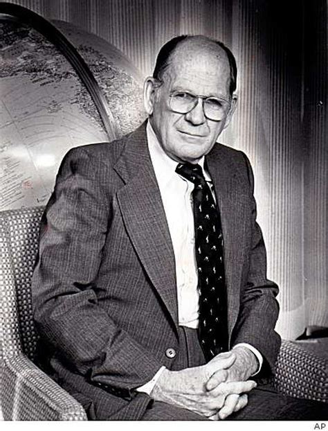 Trammell Crow dies, major real estate developer