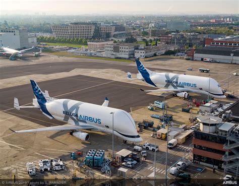 The Battle Of The Beasts: The Boeing Dreamlifter vs Airbus Beluga XL