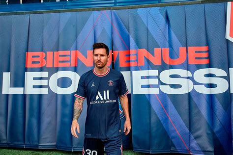 Las mejores fotos de la llegada de Messi al París Saint Germain