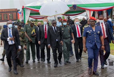 S E Nguema Obiang Mangue Supervisa Los Ensayos Del Desfile Militar Del