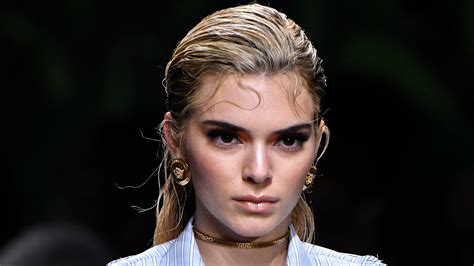 Kendall Jenner Dyed Her Blonde Hair Back To Black See Photos Allure