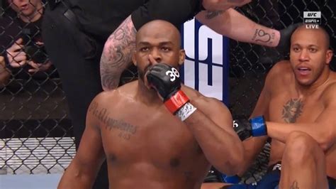 Dana White classifica Jon Jones como aberração da natureza e diz É