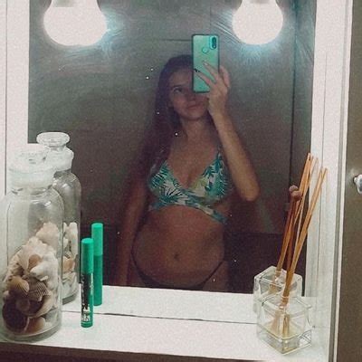 9 Hot Sexy Andrea Bravo Bikini Pics