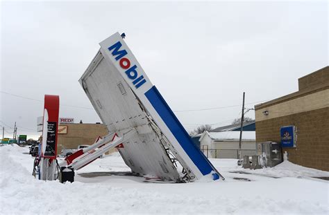 Good Morning, News: Deadly Winter Storm Buries Buffalo Under 52 Inches of Snow, Pacific ...